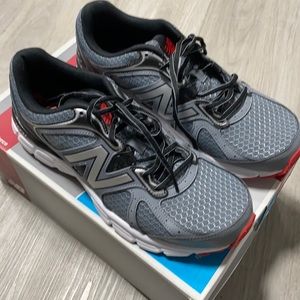 New in box men’s new balance sneakers. Size 9 1/2